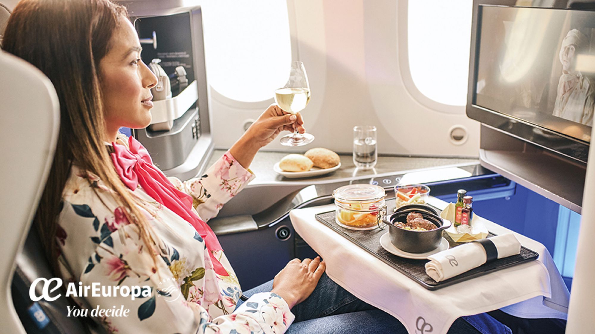 AirEuropa_vrouw_eten